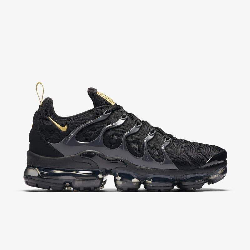 Black and white vapor maxes online